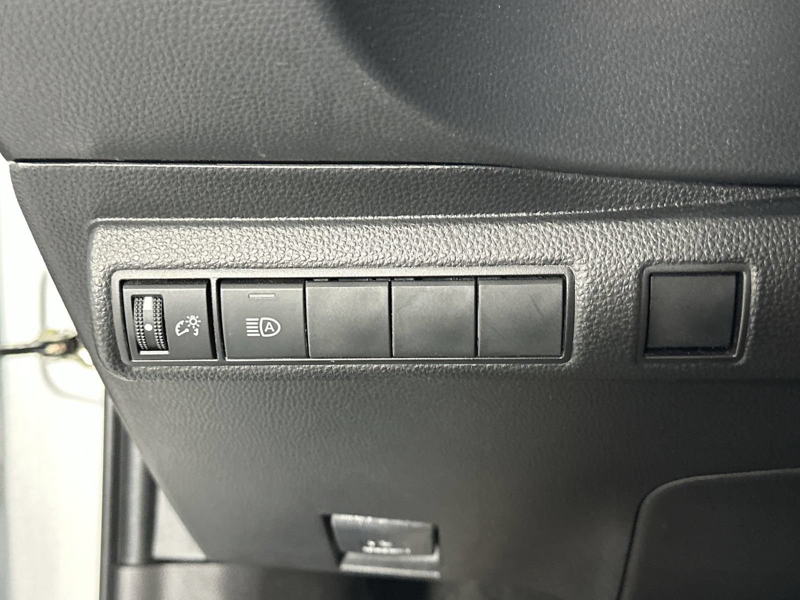 Used 2022 Toyota Corolla SE w/ Carpet Mat Package (TMS) FWD image 22