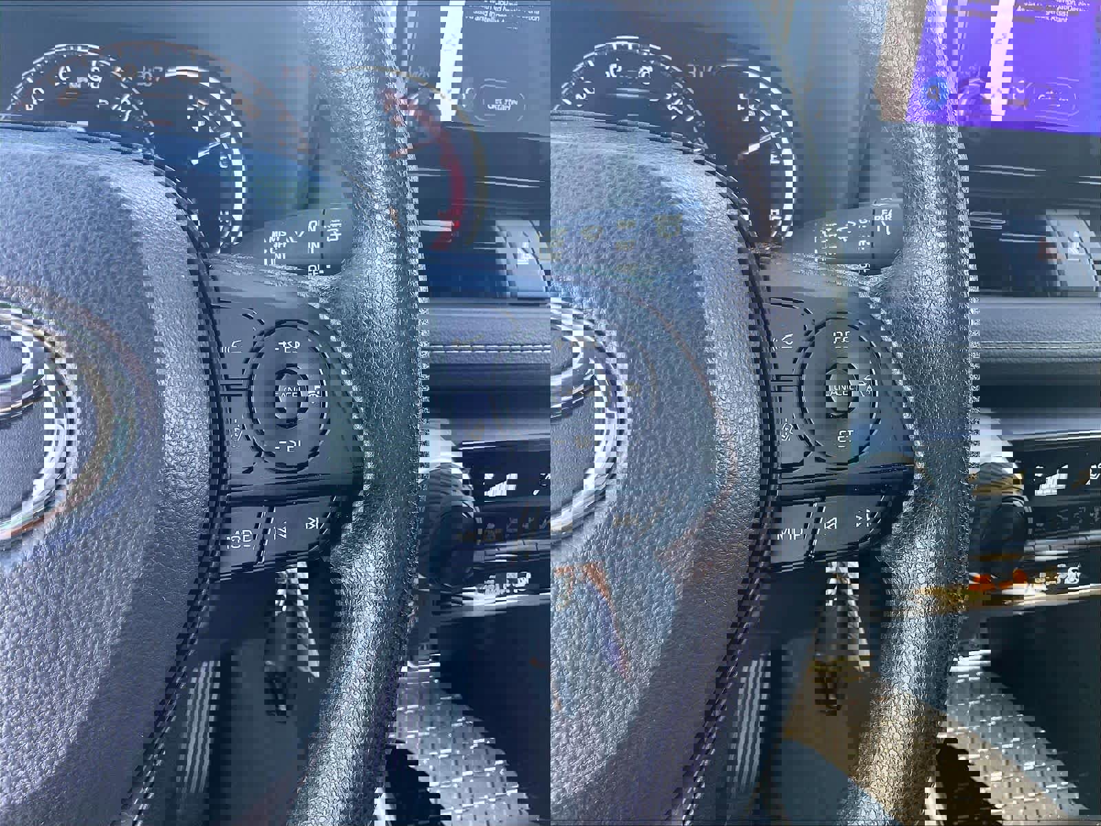 Used 2024 Toyota RAV4 LE image 20