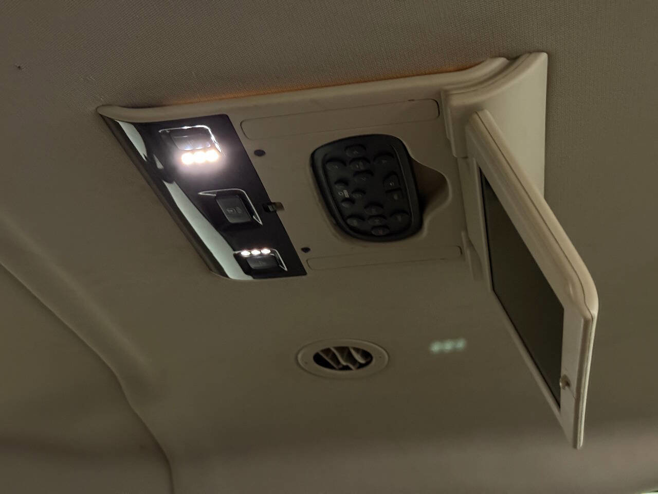 Used 2015 Chevrolet Suburban LTZ image 34