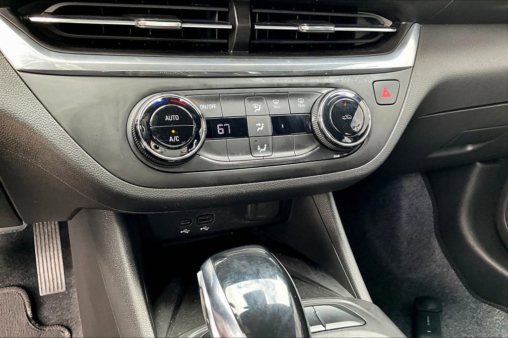 Used 2024 Buick Envista Preferred w/ Convenience II Package image 31