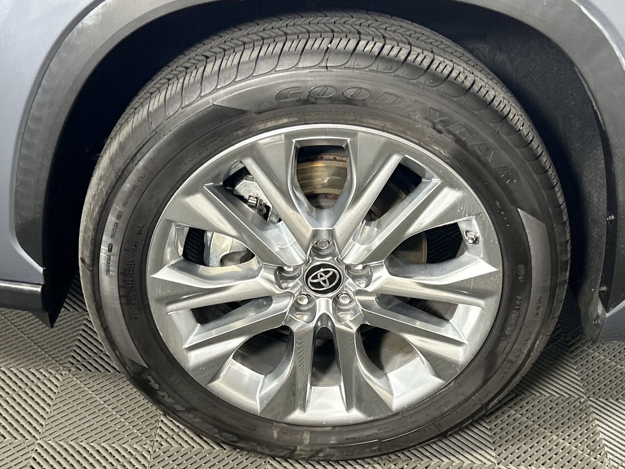 Used 2021 Toyota Highlander Limited image 9