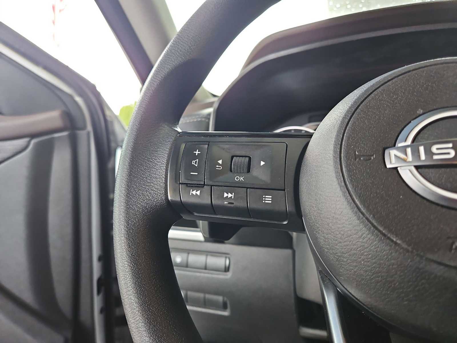 Used 2023 Nissan Rogue SV FWD image 24