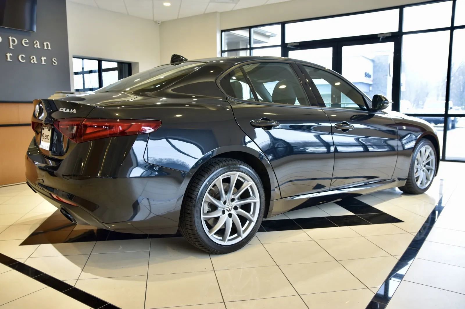 Used 2022 Alfa Romeo Giulia Ti image 5
