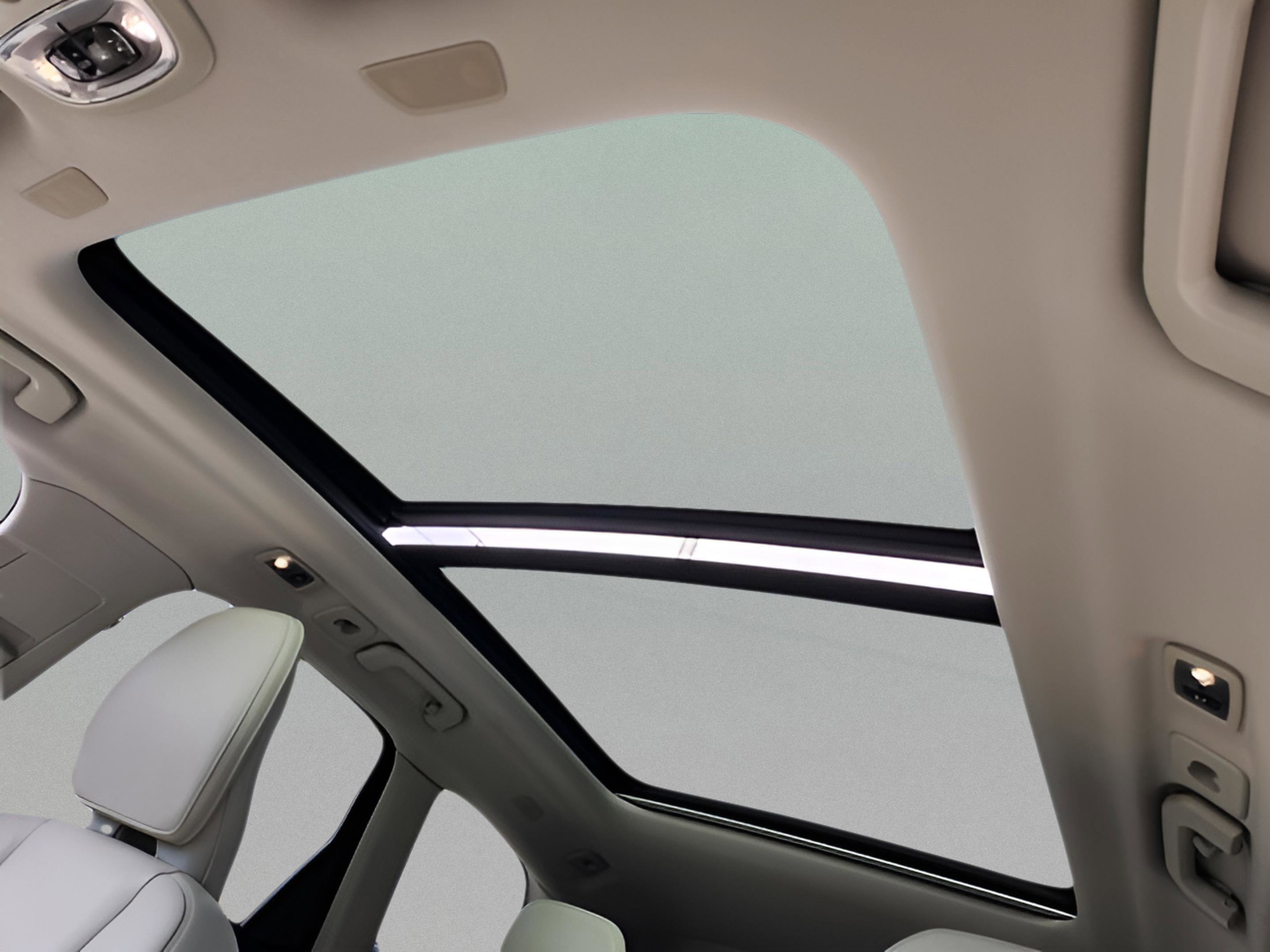 Used 2020 Volvo XC60 T8 Momentum w/ Protection Package Premier image 18