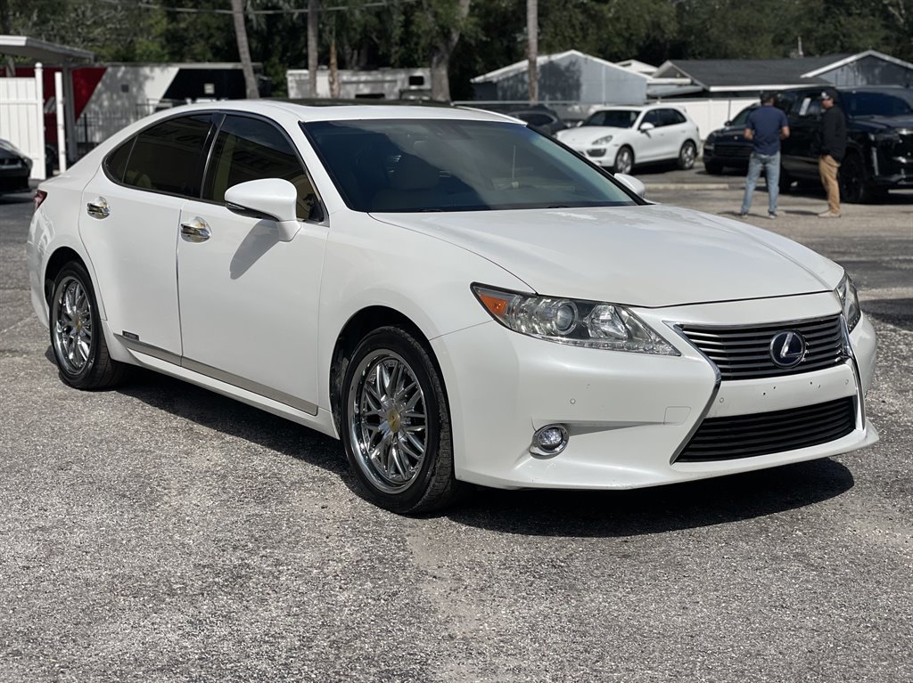 Used 2015 Lexus ES 300h w/ Navigation System Package FWD image 19