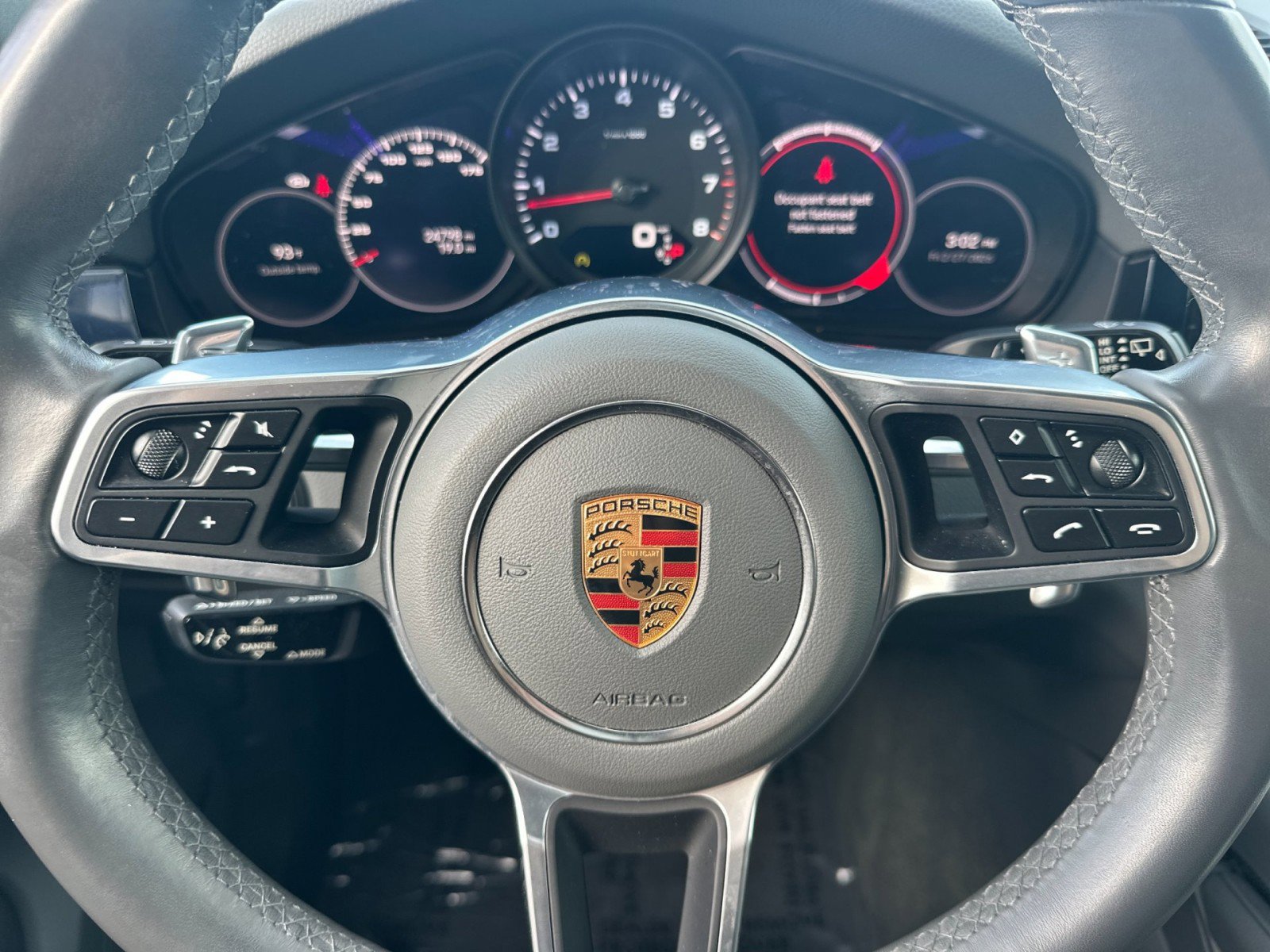 Certified 2023 Porsche Cayenne Platinum Edition image 23
