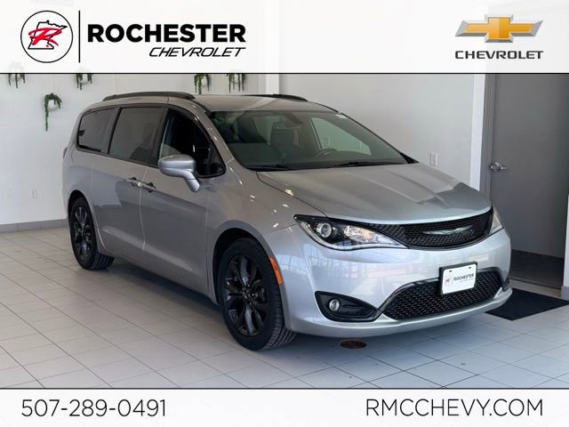Used 2020 Chrysler Pacifica Touring w/ S Appearance Package image 1