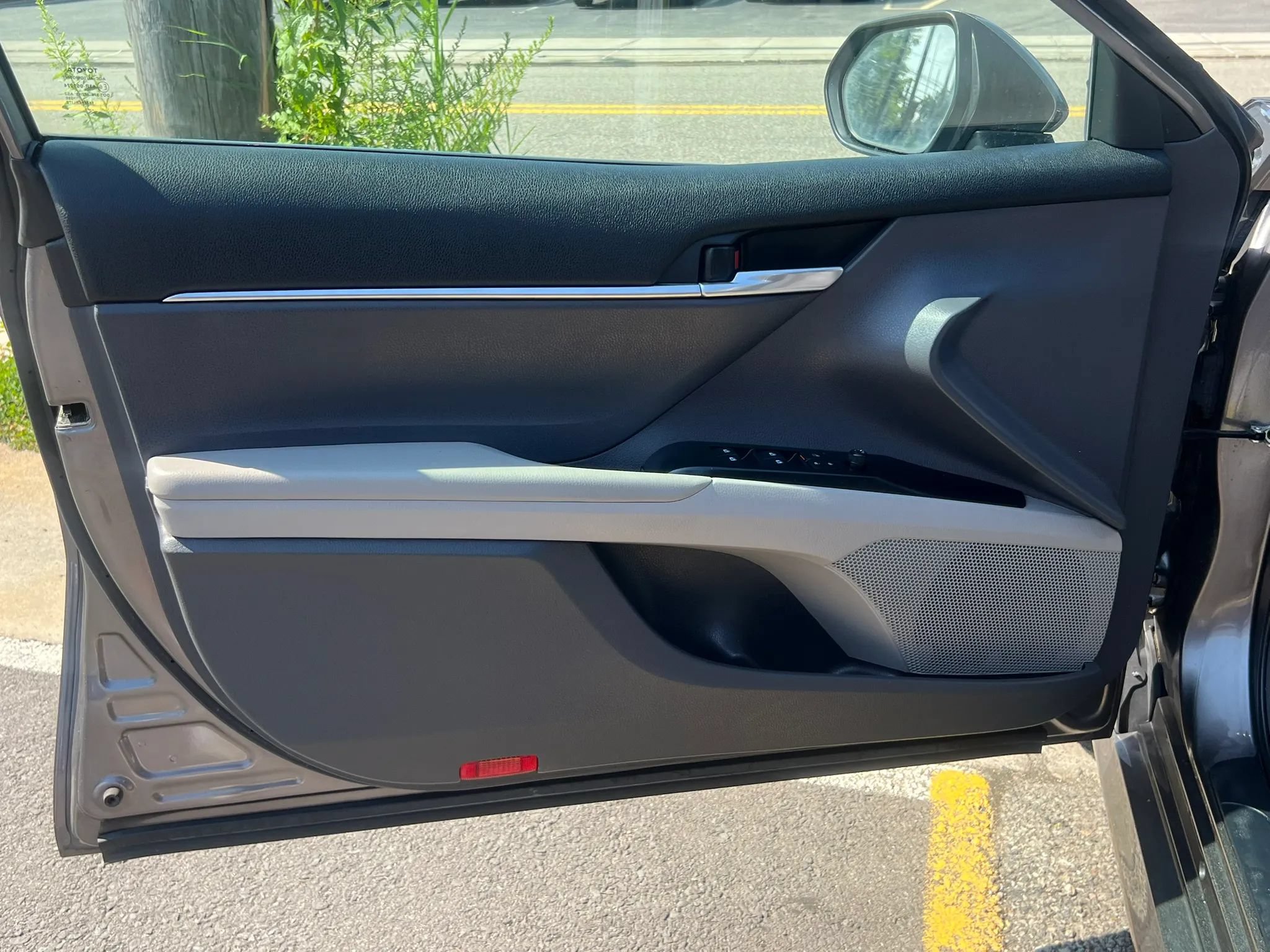 Used 2020 Toyota Camry LE w/ Fleet Convenience Package FWD image 11