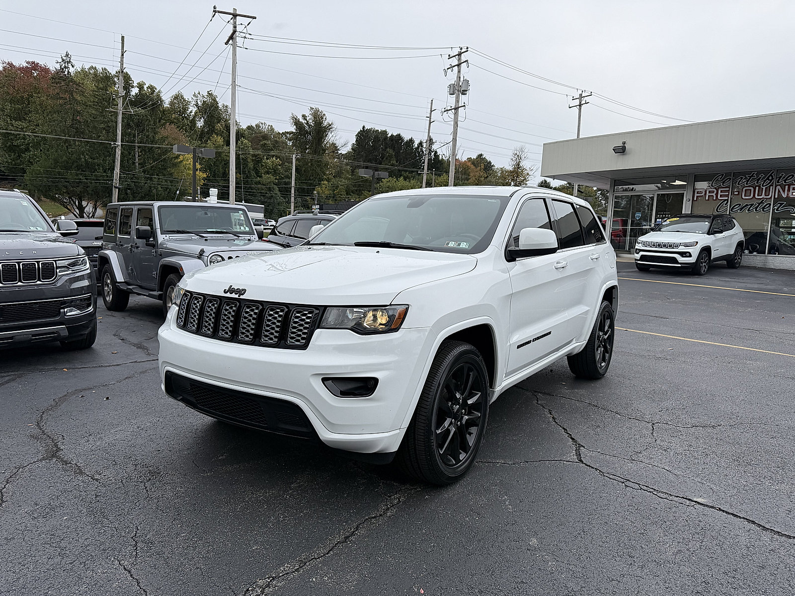 Certified 2021 Jeep Grand Cherokee Laredo X AWD/4WD image 3