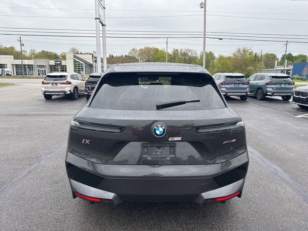 Used 2024 BMW iX xDrive50 w/ Premium Package AWD/4WD image 22