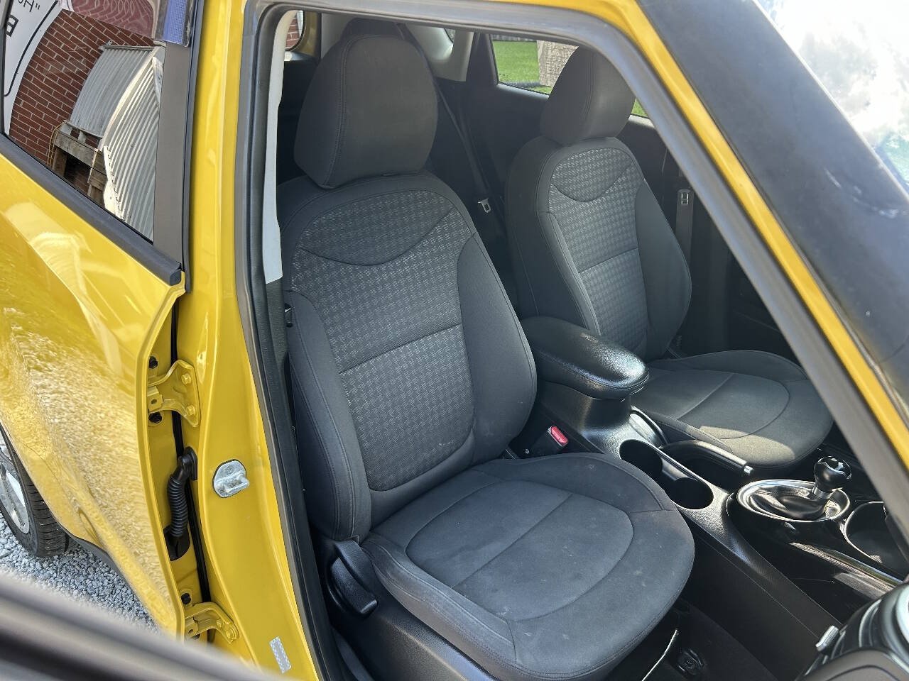Used 2014 Kia Soul ! FWD image 21