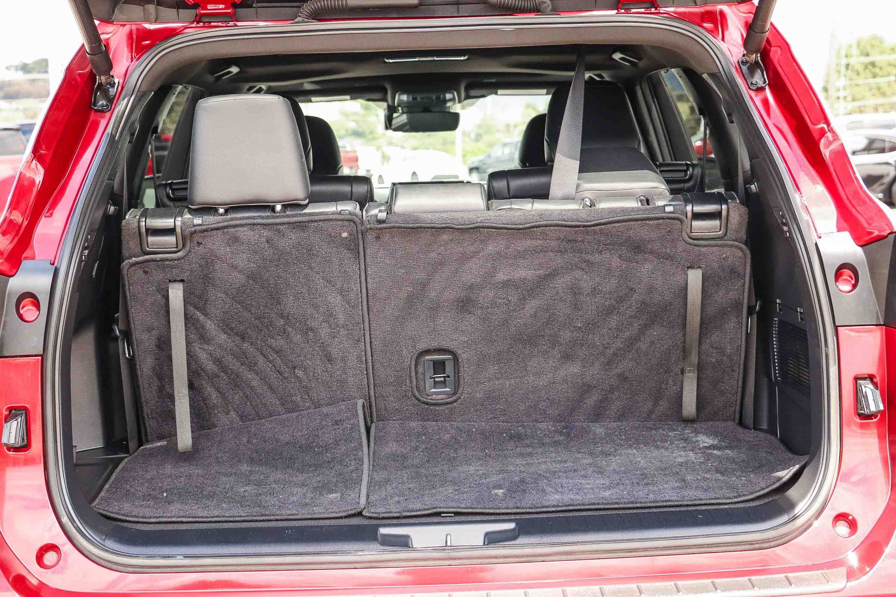Used 2024 Toyota Highlander XSE FWD image 28