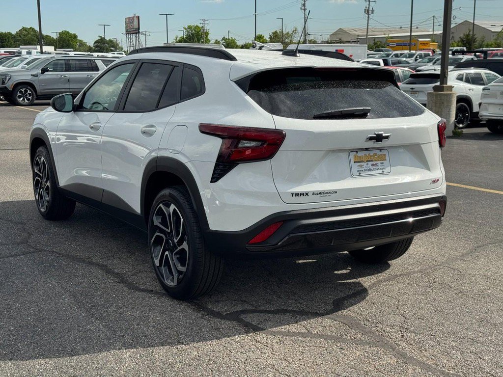 Certified 2025 Chevrolet Trax RS w/ Driver Confidence Package FWD image 6