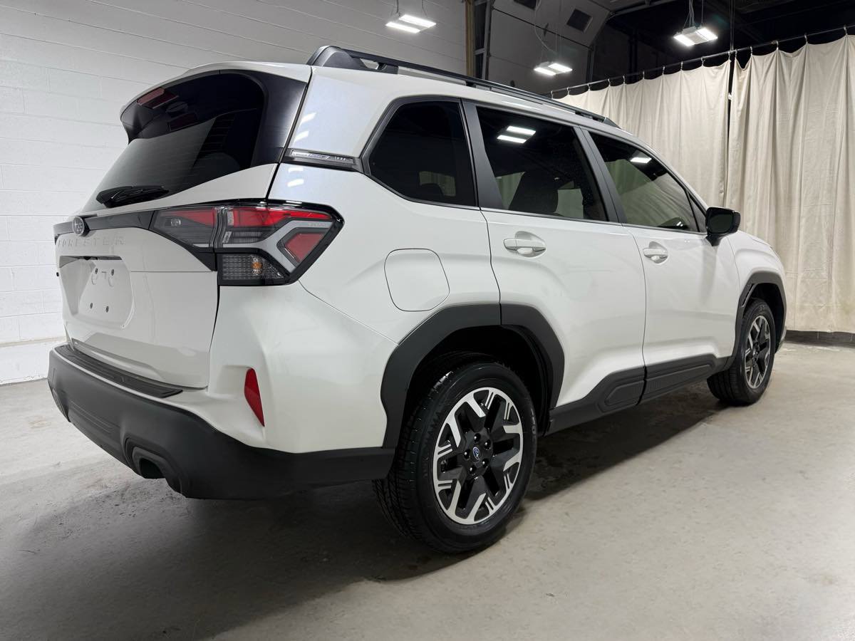 Used 2025 Subaru Forester image 4