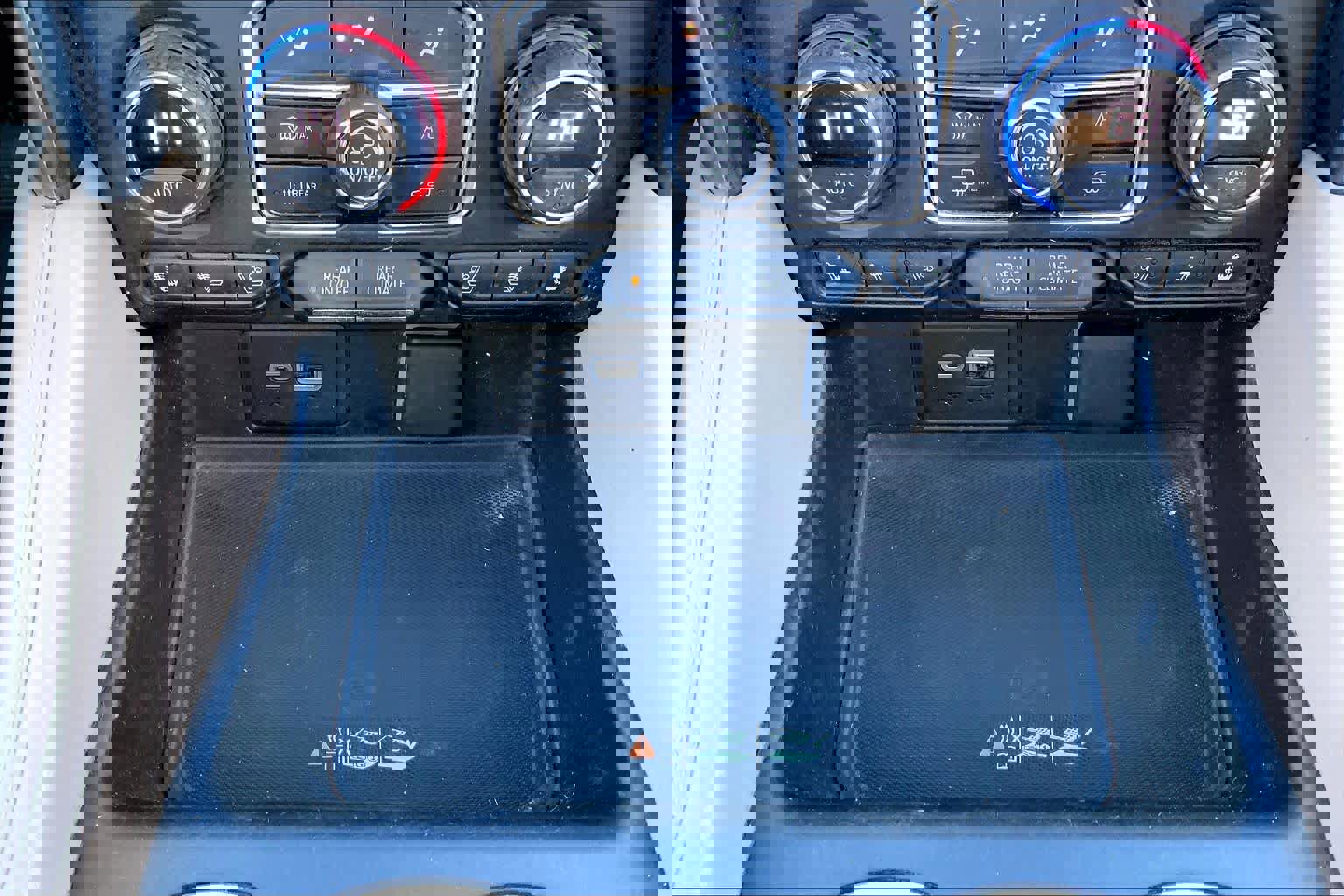 Used 2021 Chevrolet Suburban Premier w/ Premium Package image 35