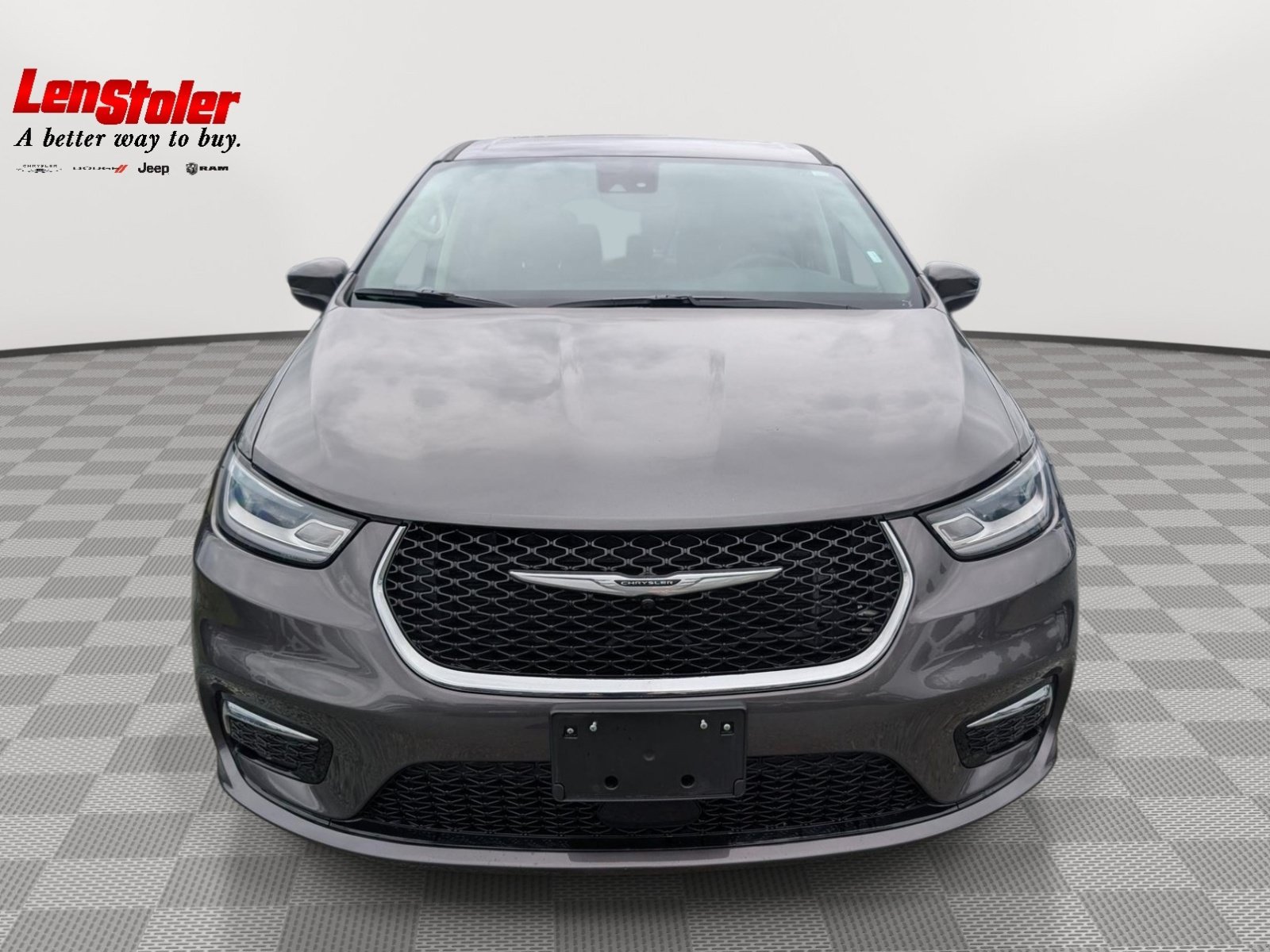 Used 2023 Chrysler Pacifica Touring-L FWD image 8
