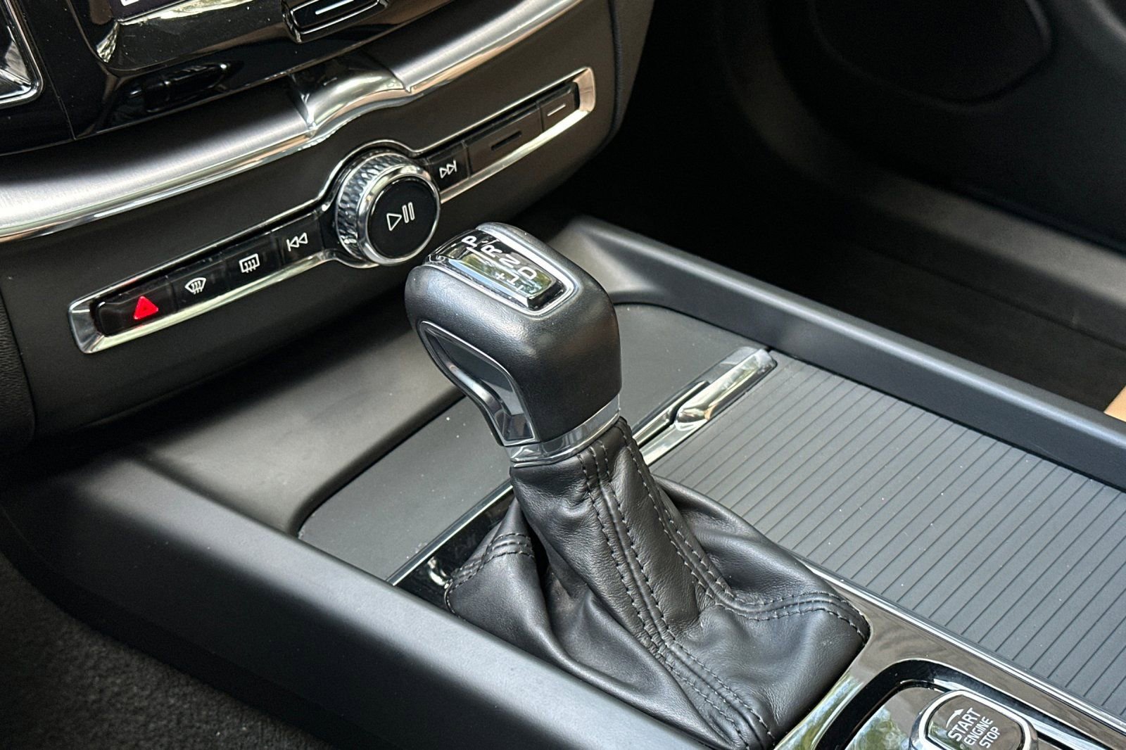 Used 2020 Volvo XC60 T5 Momentum w/ Protection Package Premier FWD image 20