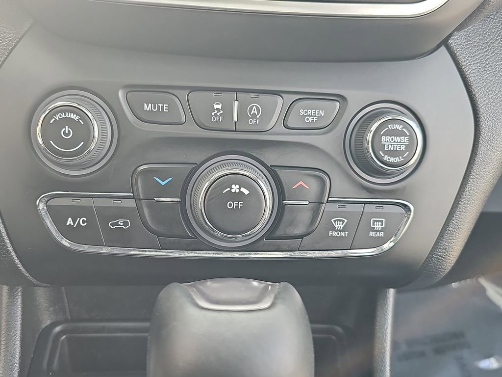 Certified 2022 Jeep Cherokee Latitude w/ Sun & Sound Group AWD/4WD image 20