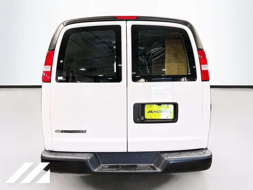 Used 2019 Chevrolet Express 2500 Extended RWD image 5