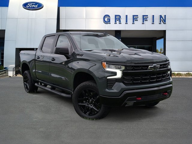 Used 2025 Chevrolet Silverado 1500 LT Trail Boss w/ Convenience Package II AWD/4WD image 2