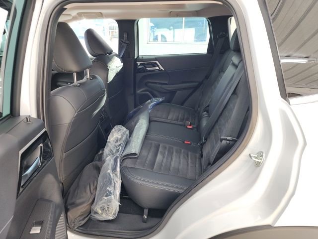 Used 2023 Mitsubishi Outlander SE AWD/4WD image 24