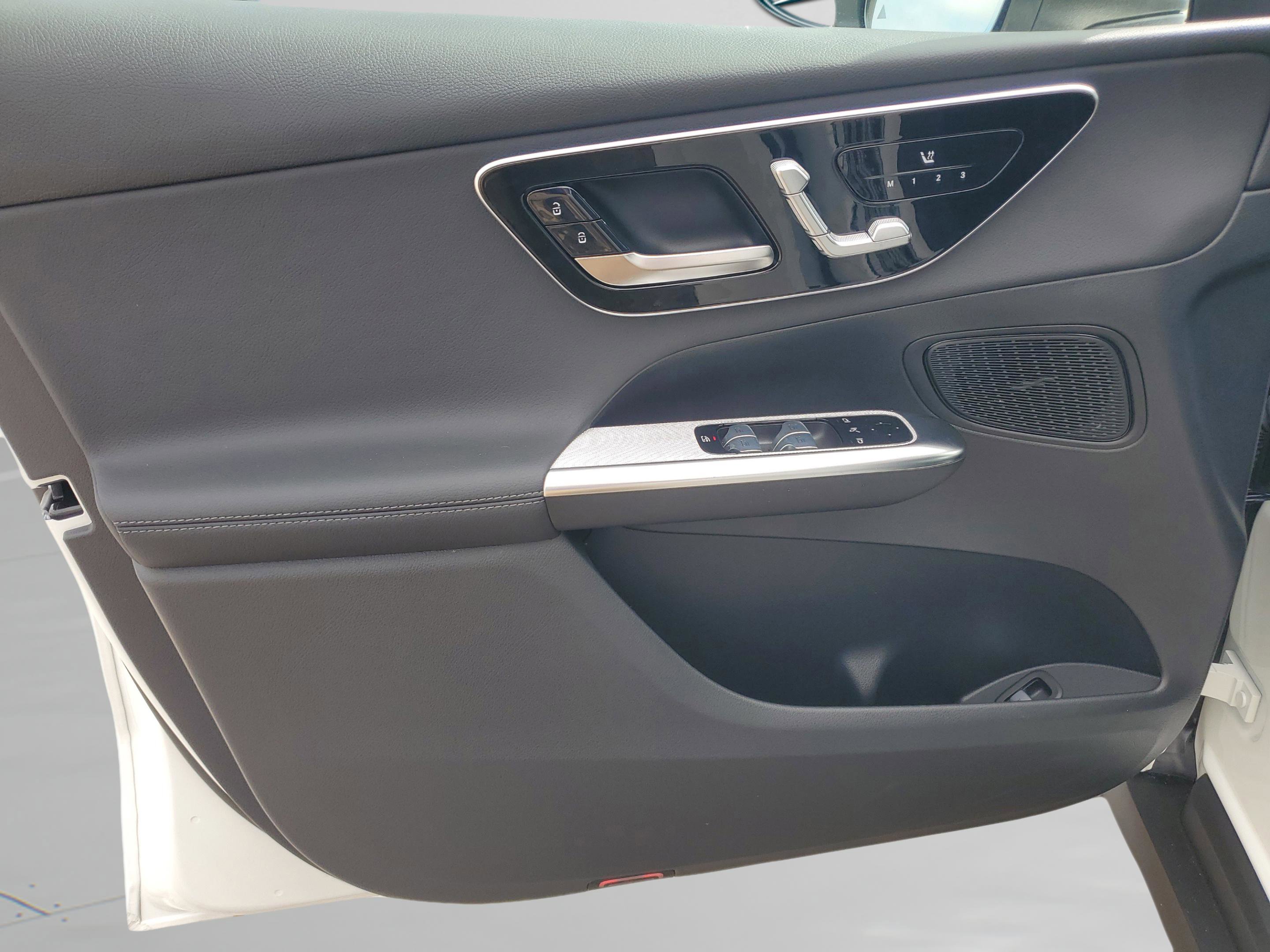 Certified 2025 Mercedes-Benz GLC 300 image 17