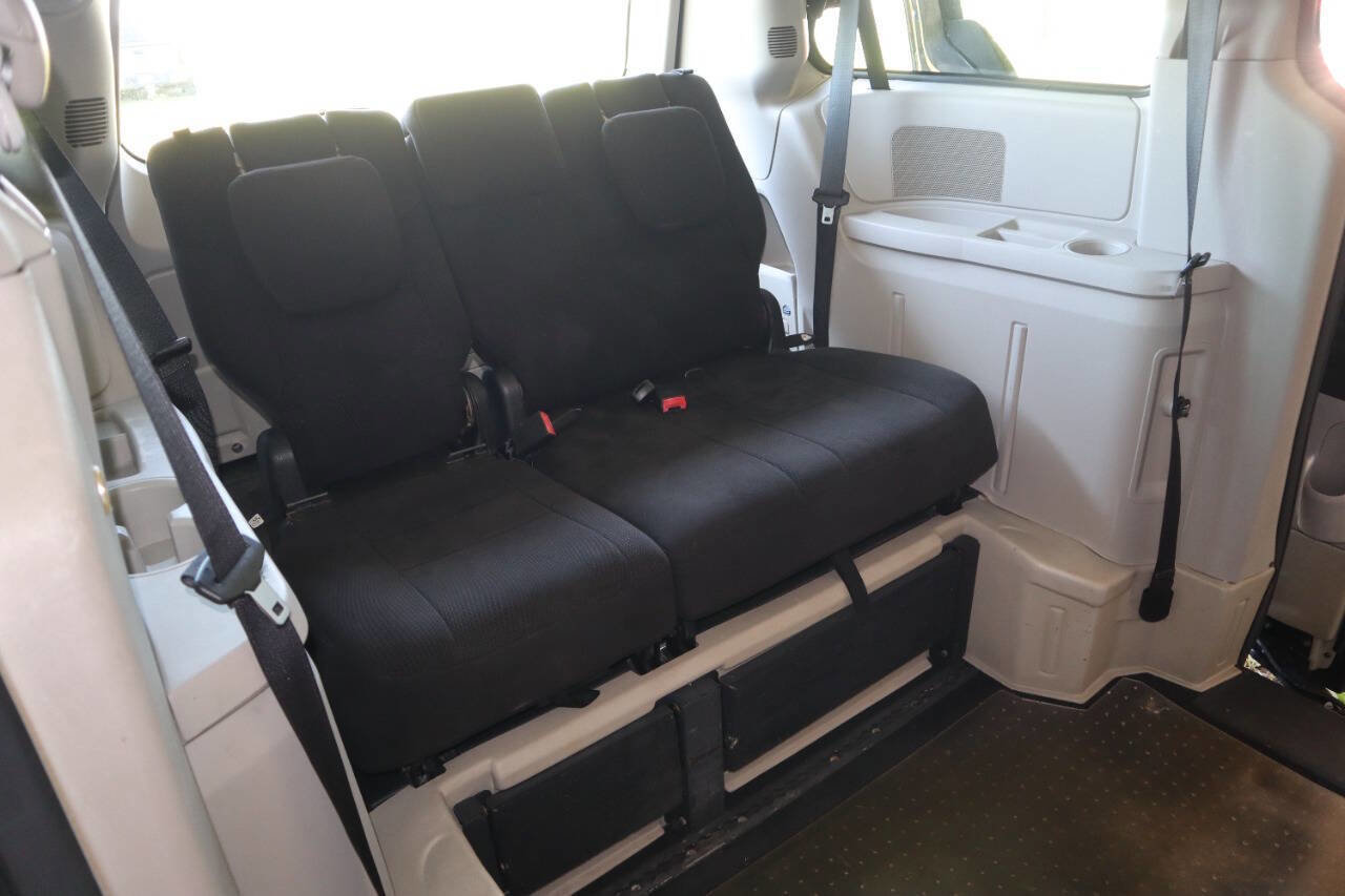 Used 2012 Dodge Grand Caravan American Value Package FWD image 29