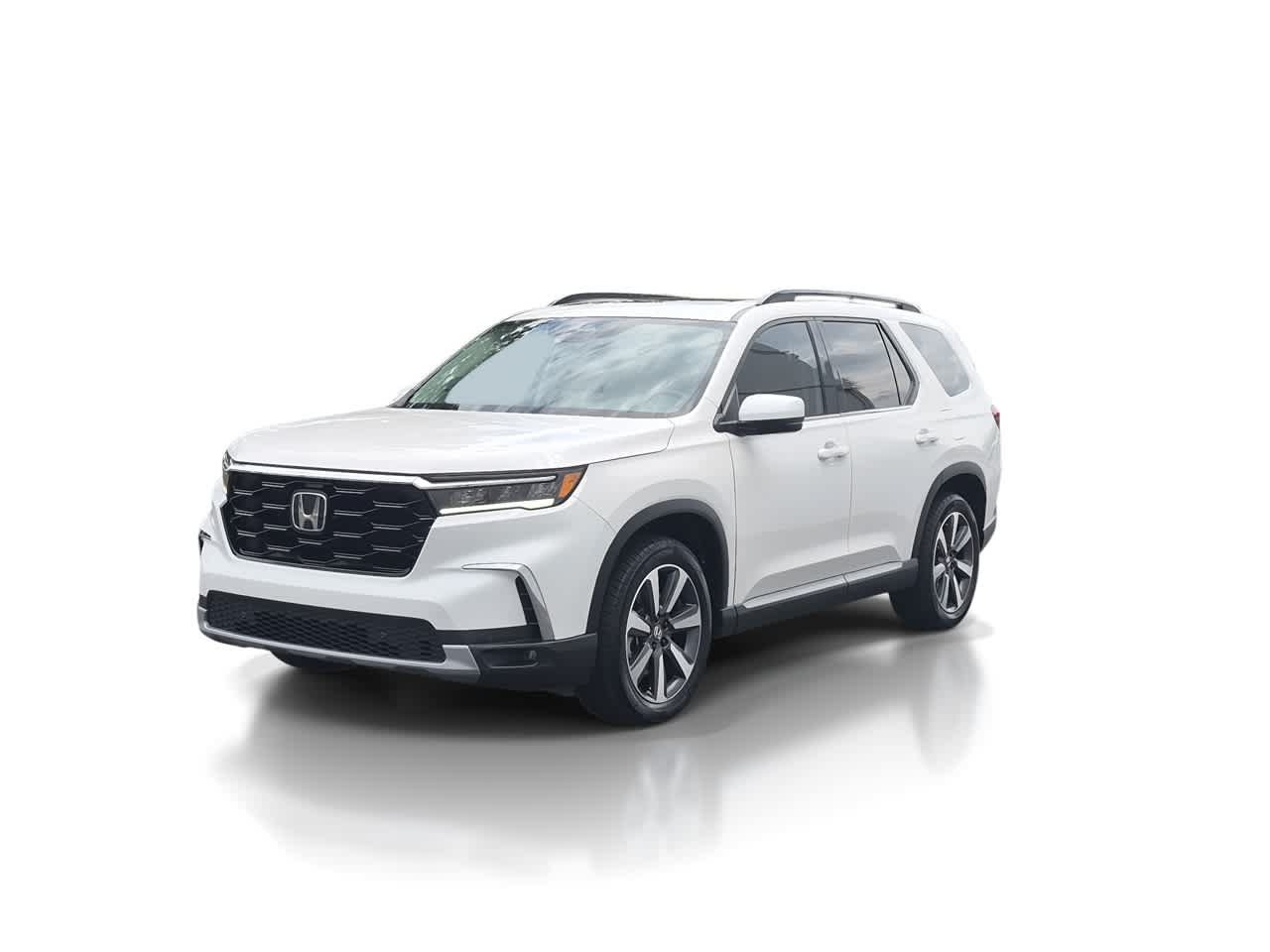 Used 2025 Honda Pilot Touring image 4