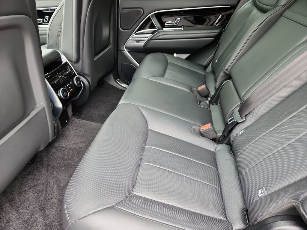 Used 2025 Land Rover Range Rover SE image 5
