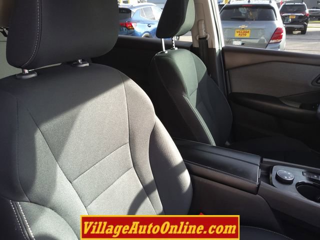 Used 2023 Nissan Rogue S AWD/4WD image 27
