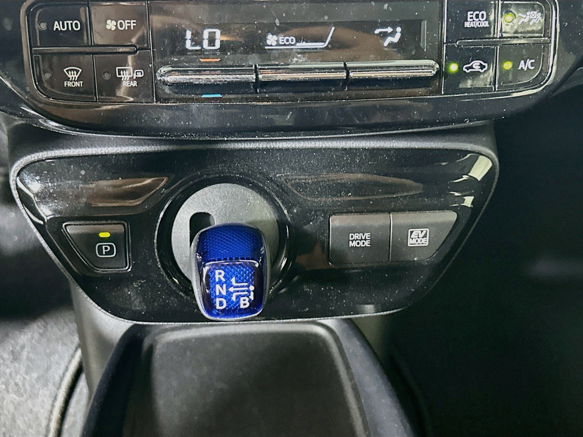 Used 2020 Toyota Prius LE FWD image 25