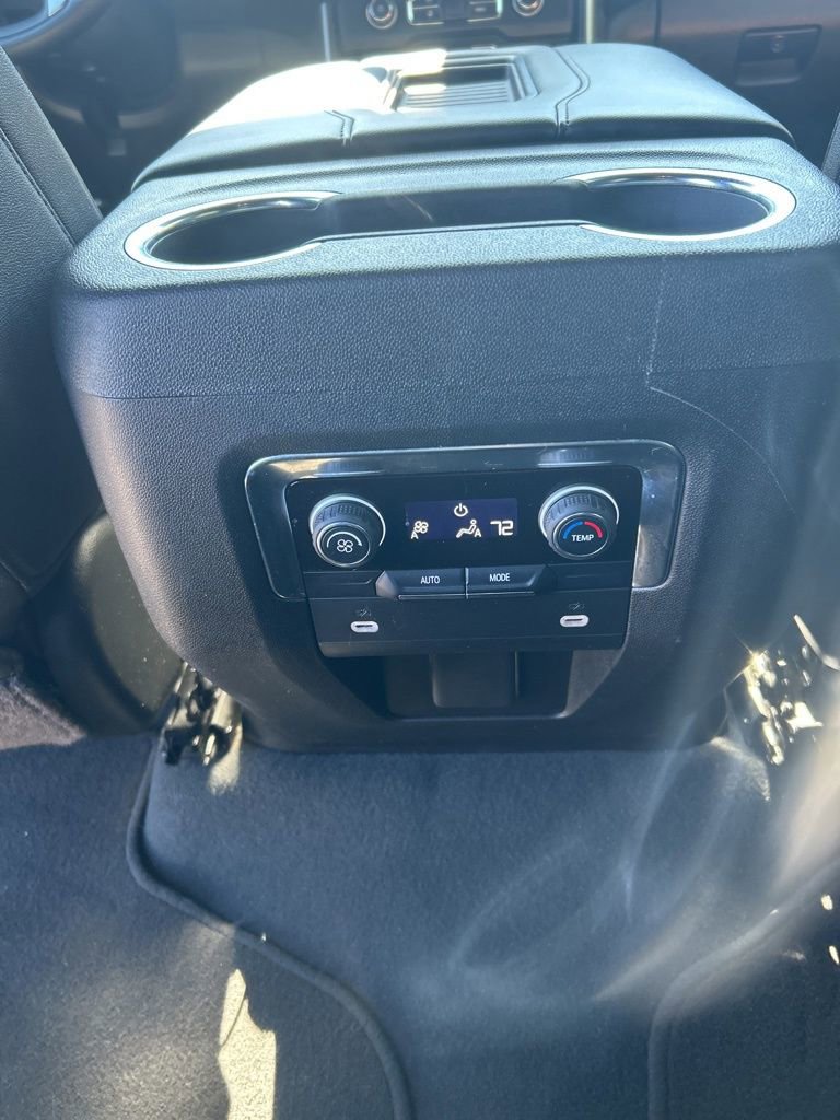 Used 2024 Chevrolet Suburban LT image 21