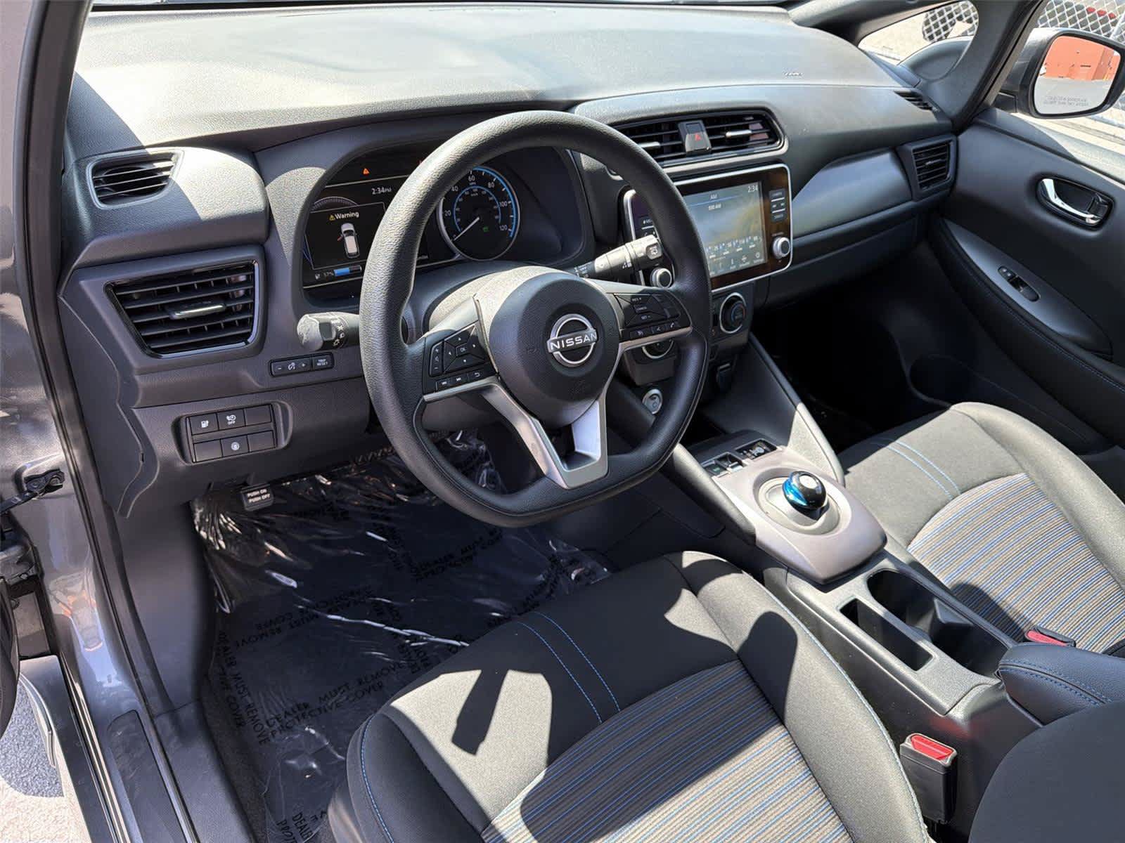 Used 2025 Nissan Leaf S FWD image 2