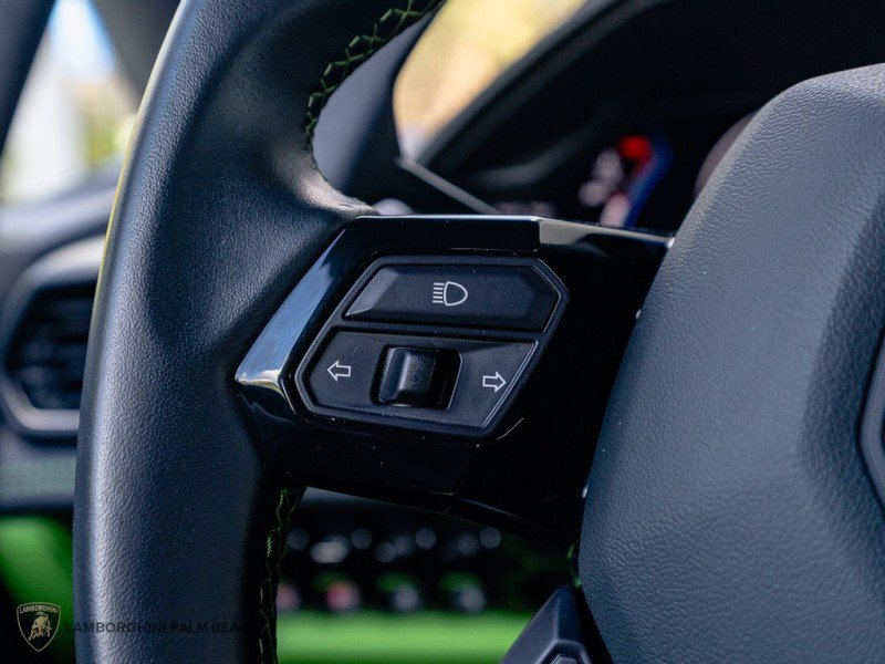 Used 2022 Lamborghini Huracan EVO RWD image 21
