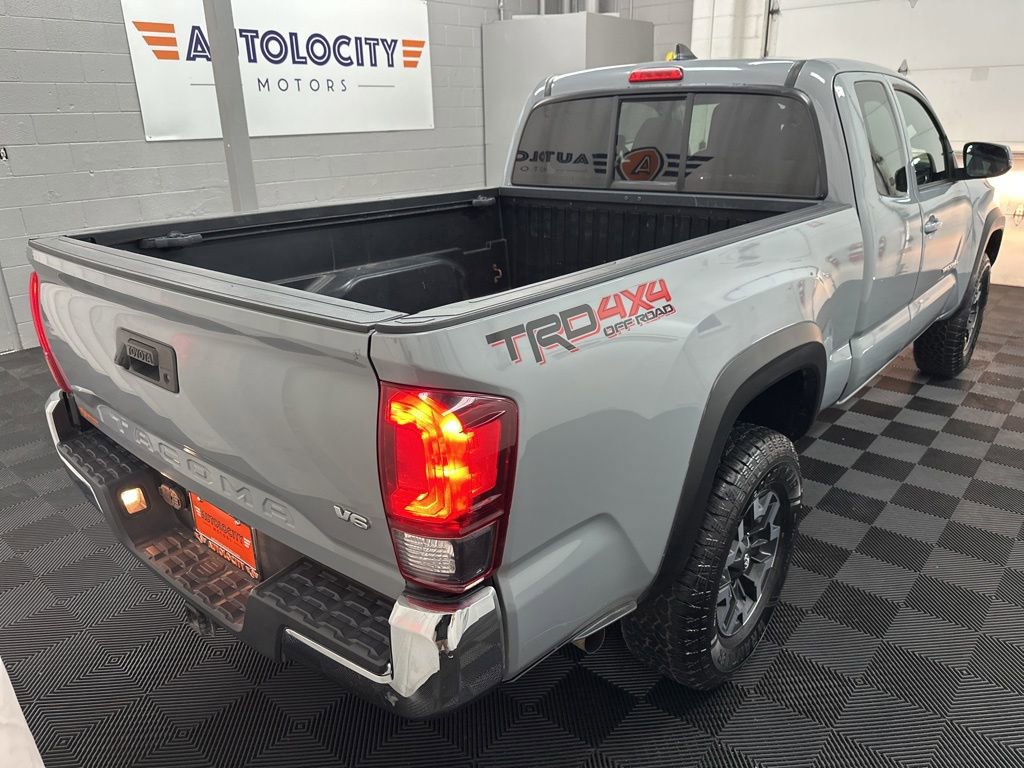 Used 2018 Toyota Tacoma SR5 AWD/4WD image 9