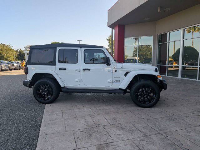 Used 2023 Jeep Wrangler Unlimited Sahara AWD/4WD image 3