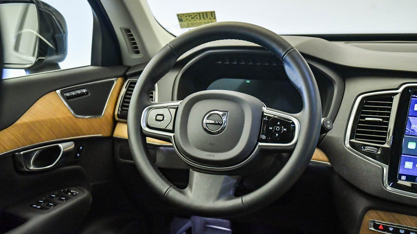 Used 2025 Volvo XC90 B6 Plus AWD/4WD image 13