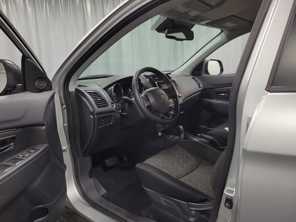 Used 2025 Mitsubishi Outlander Sport AWD image 12