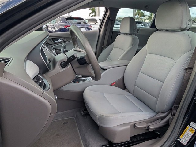 Used 2022 Chevrolet Malibu LS image 4