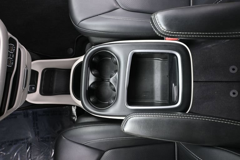 Used 2024 Chrysler Pacifica Touring-L FWD image 34