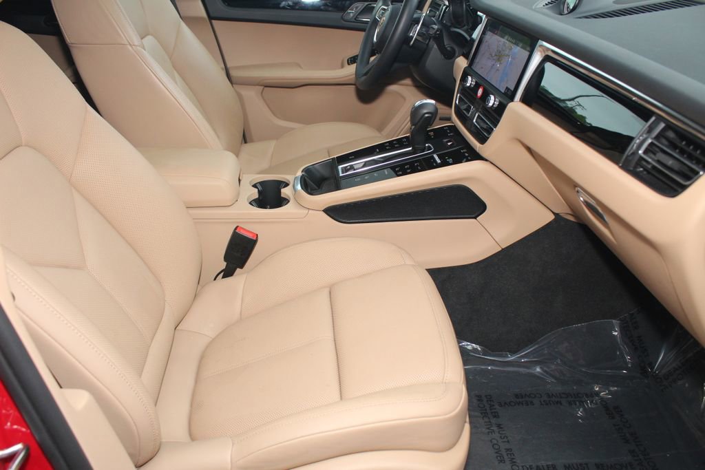 Certified 2025 Porsche Macan AWD/4WD image 27