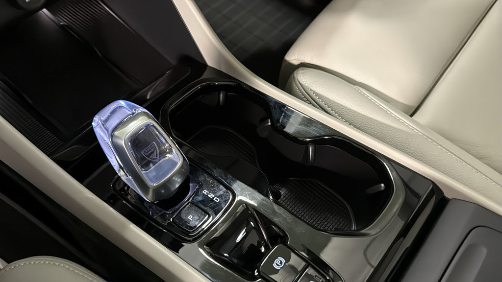 Certified 2026 Volvo XC40 B5 Plus AWD/4WD image 18