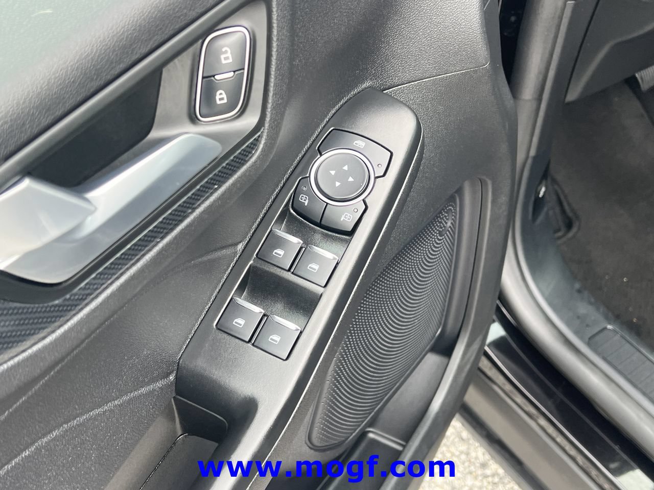 Used 2025 Ford Escape ST-Line FWD image 18