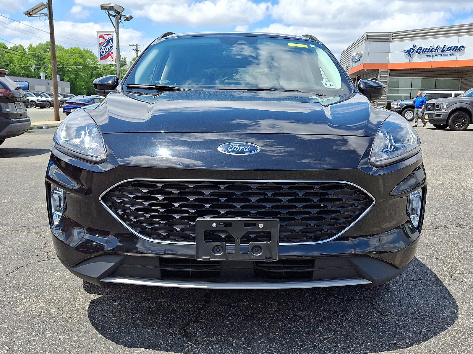 Certified 2022 Ford Escape SEL w/ Technology Package AWD/4WD image 2