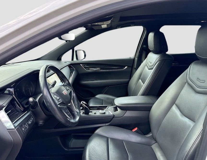Used 2022 Cadillac XT5 Premium Luxury w/ Technology Package FWD image 9