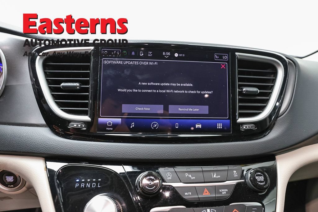 Used 2023 Chrysler Pacifica Touring-L FWD image 12