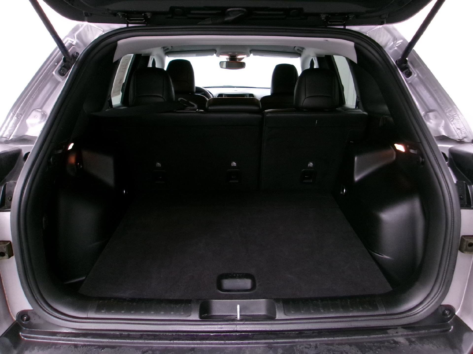 Used 2022 Jeep Cherokee Trailhawk w/ Trailer Tow Group image 11