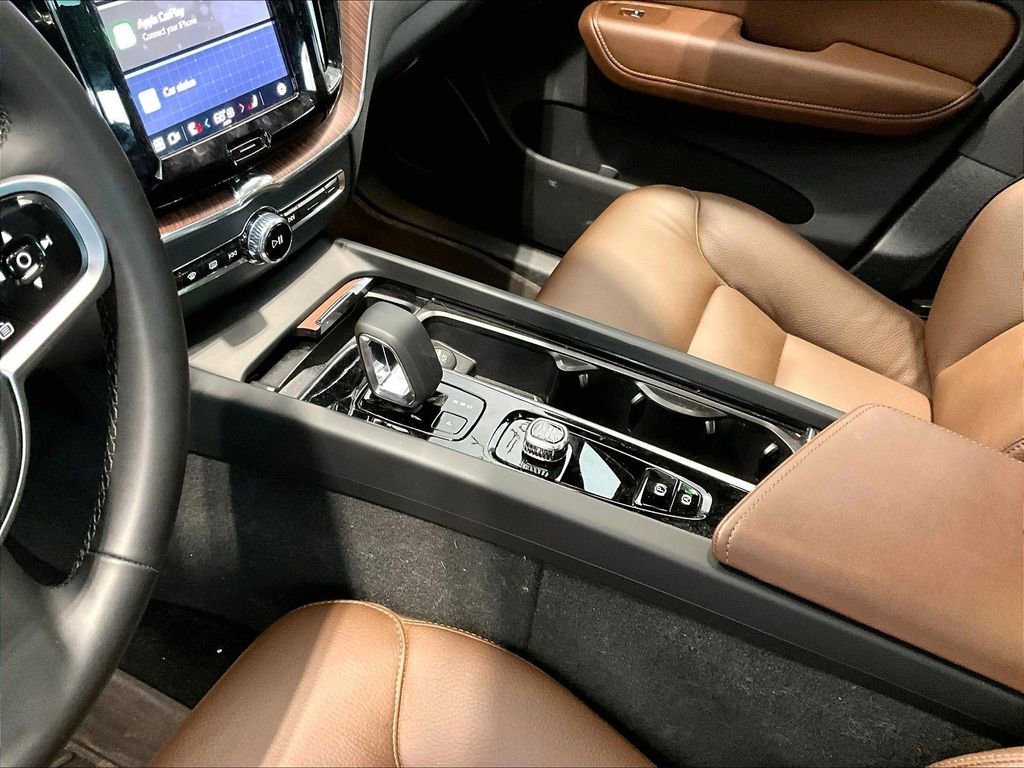Used 2025 Volvo XC60 B5 Plus w/ Climate Package image 15