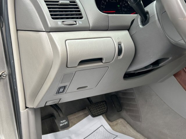 Used 2005 Toyota Camry XLE w/ VSC & Side Airbag Pkg FWD image 34