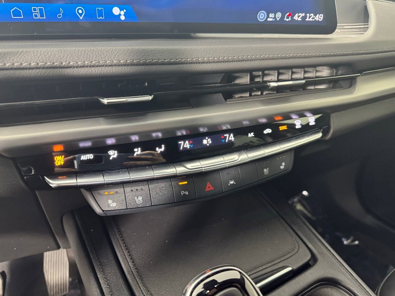 Used 2025 Cadillac XT4 Premium Luxury image 19